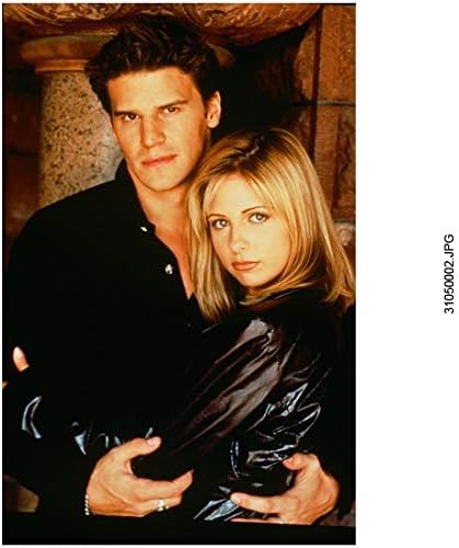 Vampir Avcısı Buffy (TV Dizisi 1997-2003) 8 inç x 10 inç FOTOĞRAF Sarah Michelle Gellar, Hıps Up'tan David Boreanaz Embrace